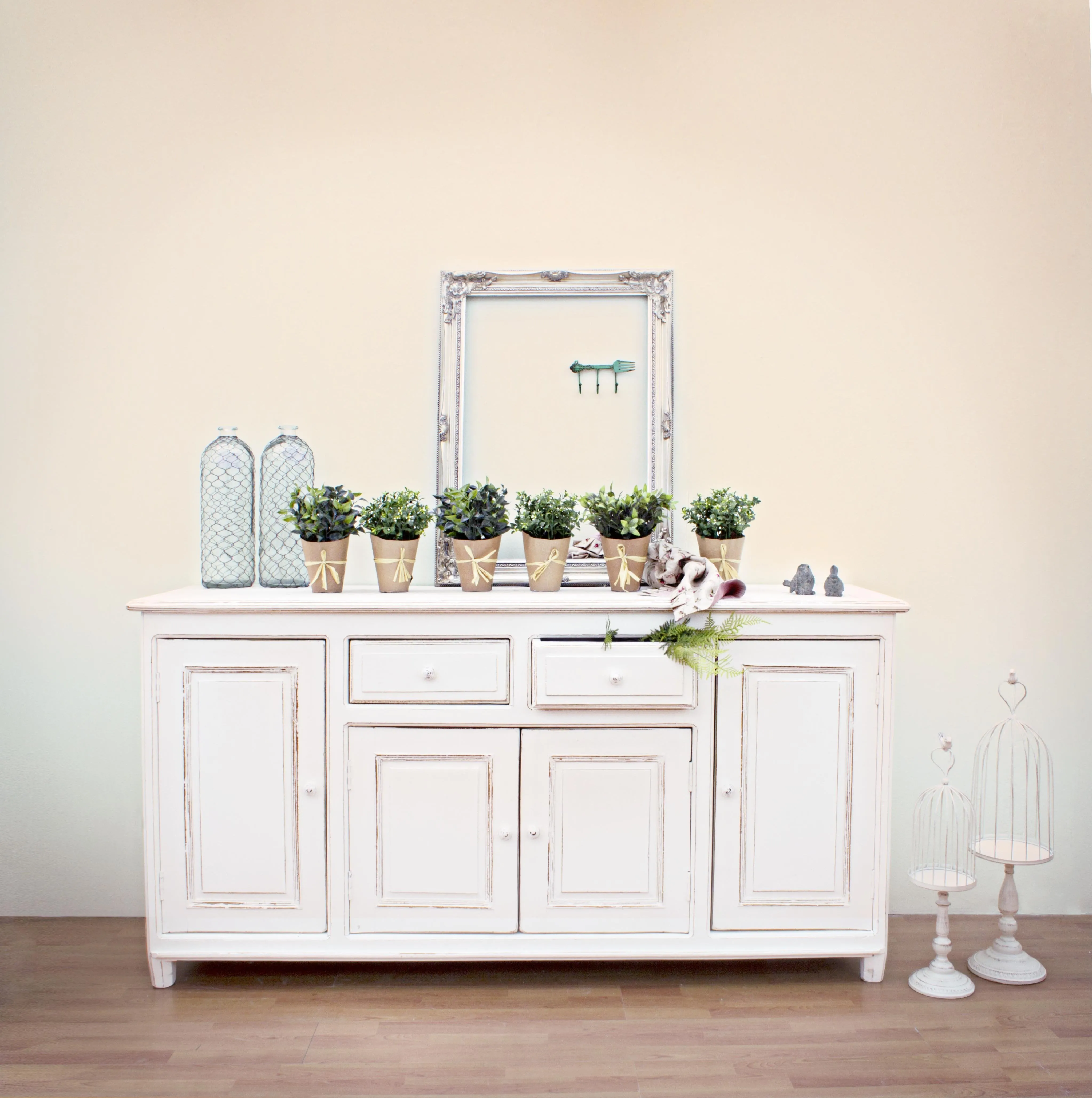 Credenza shabby chic in legno massiccio 4 ante e 2 cassetti
